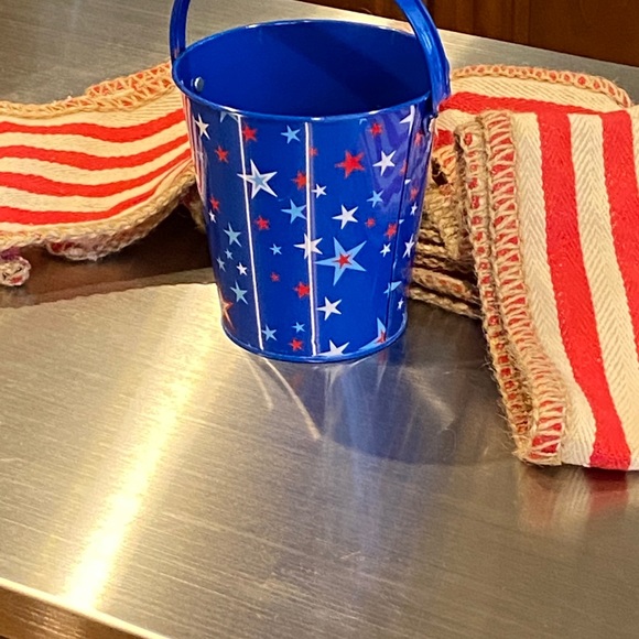 Table decor - Picture 3 of 3